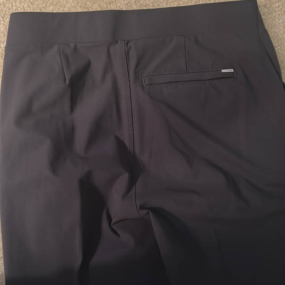 Vuori Meta Wideleg Pant in Chia (olive) Size Small - Picture 8 of 10